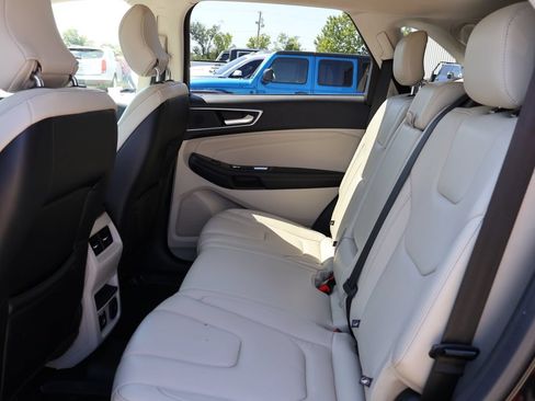 Used 2017 Ford Edge Titanium w/ Technology Package AWD/4WD image 17
