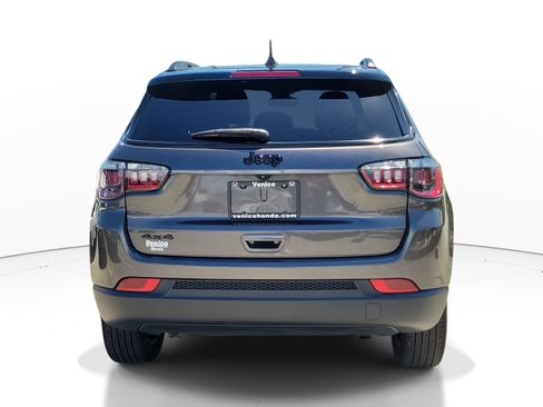 Used 2023 Jeep Compass Latitude AWD/4WD image 5