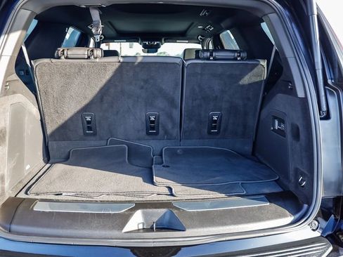 Used 2025 Cadillac Escalade Premium Luxury image 28