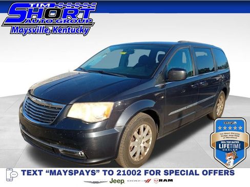 Used 2014 Chrysler Town & Country Touring image 1