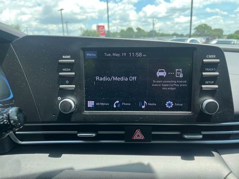 Used 2024 Hyundai Elantra SE FWD image 16