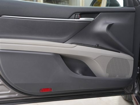 Used 2023 Toyota Camry SE image 17