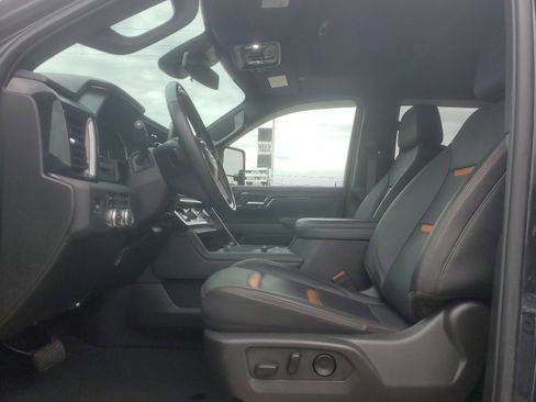 Used 2025 GMC Sierra 2500 AT4 w/ AT4 Preferred Package image 9