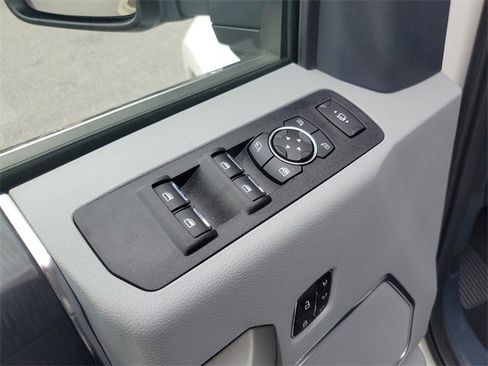 Used 2022 Ford F450 Limited w/ FX4 Off-Road Package image 11