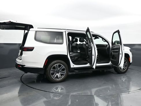 Used 2025 Jeep Wagoneer Series II w/ 8-Passenger Seating Package AWD/4WD image 51