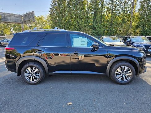 New 2025 Nissan Pathfinder SL w/ Cargo Package image 4