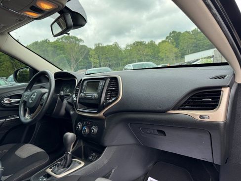Used 2014 Jeep Cherokee Sport FWD image 20