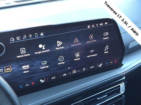 Used 2025 Chevrolet Traverse LT image 30