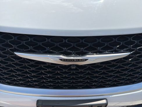 Used 2021 Chrysler Pacifica Pinnacle AWD/4WD image 14