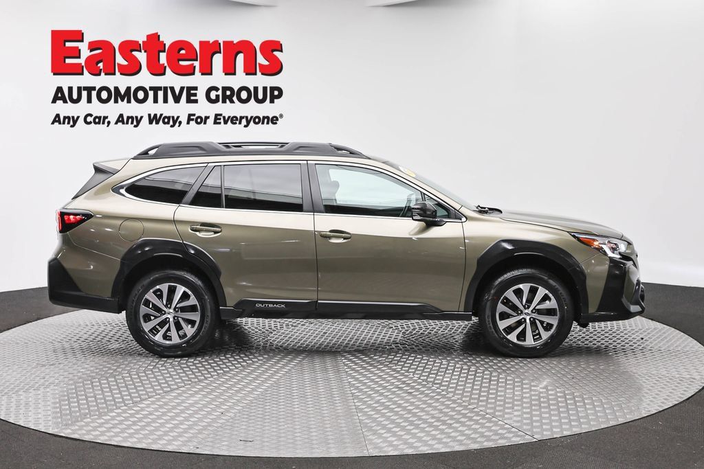Used 2024 Subaru Outback Premium AWD/4WD image 4