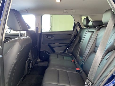 Certified 2024 Nissan Rogue SL image 18