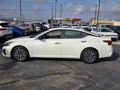 Used 2025 Nissan Altima 2.5 SV image 4