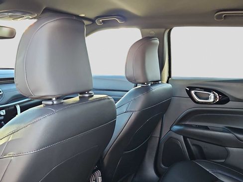 New 2026 Jeep Compass Latitude image 14