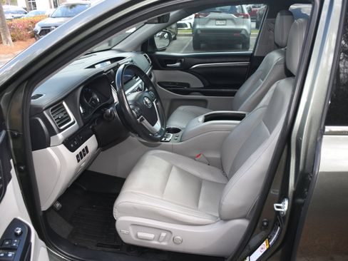 Used 2018 Toyota Highlander Limited image 8