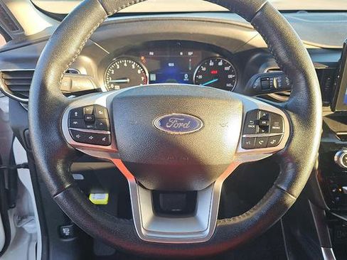 Used 2023 Ford Explorer Limited image 7