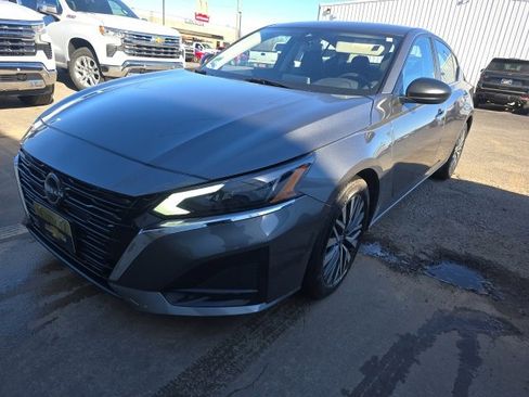 Used 2024 Nissan Altima 2.5 SV image 1