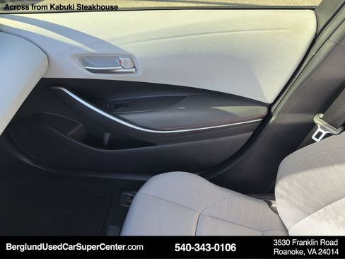 Used 2024 Toyota Corolla SE image 27