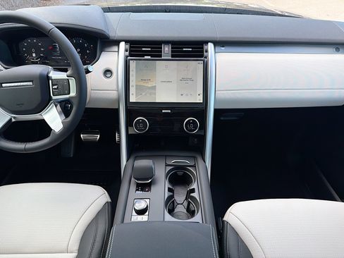 New 2026 Land Rover Discovery Limited Edition image 20