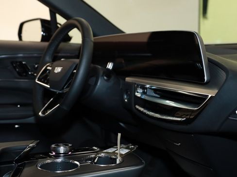 Used 2024 Cadillac Lyriq Luxury w/ LPO, Floor Liner Package image 18