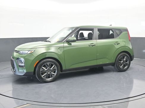 Used 2022 Kia Soul EX image 2