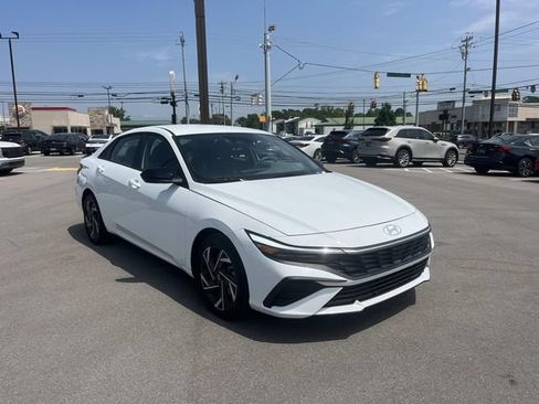 Certified 2025 Hyundai Elantra Sport FWD image 7
