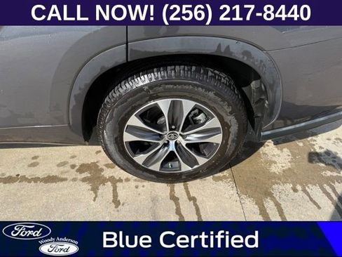 Used 2020 Toyota Highlander XLE FWD image 4