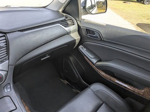 Used 2020 Chevrolet Suburban Premier image 17