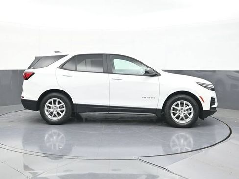 Used 2024 Chevrolet Equinox LS w/ LS Convenience Package FWD image 17
