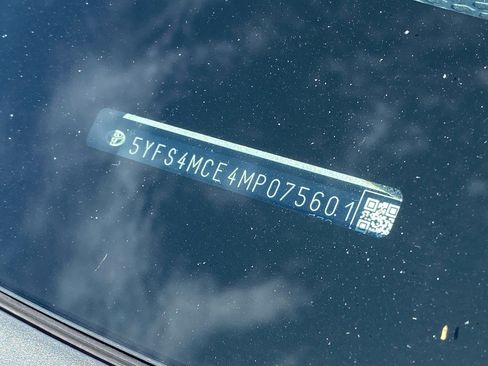 Used 2021 Toyota Corolla SE image 12