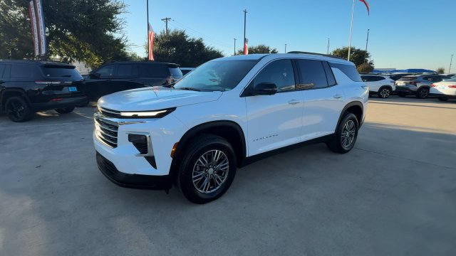 Used 2026 Chevrolet Traverse LT w/ Driver Confidence Package FWD image 4