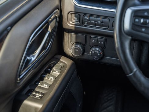 Used 2023 Chevrolet Suburban Premier image 25