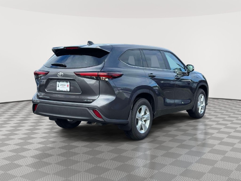 Used 2025 Toyota Highlander LE AWD/4WD image 7