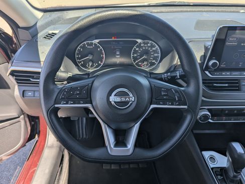 Used 2024 Nissan Altima 2.5 SV FWD image 20