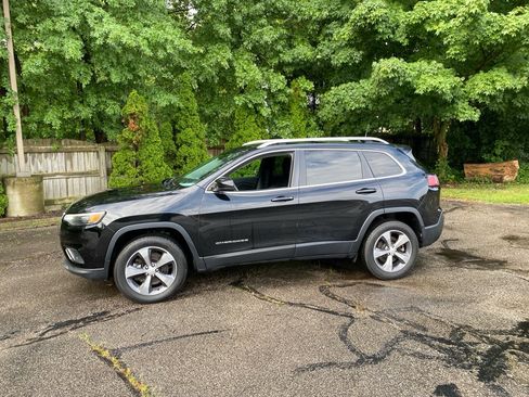 Used 2019 Jeep Cherokee Limited AWD/4WD image 2