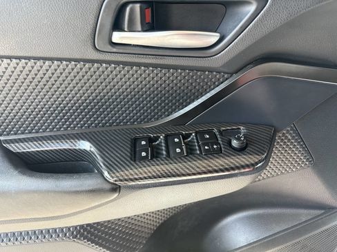 Used 2018 Toyota C-HR XLE image 22