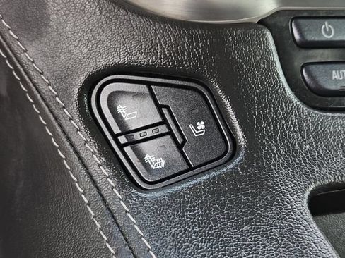 Used 2019 GMC Yukon XL SLT w/ Premium Edition RWD image 17
