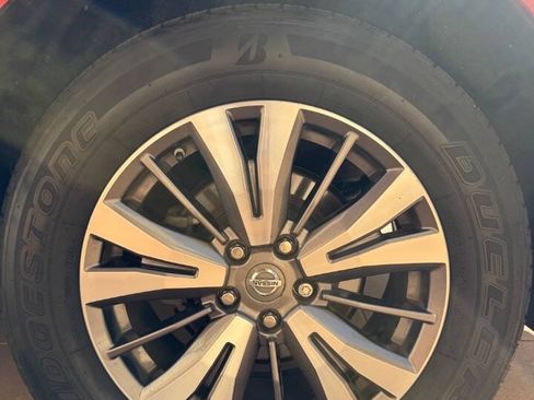 Used 2017 Nissan Pathfinder SV FWD image 29