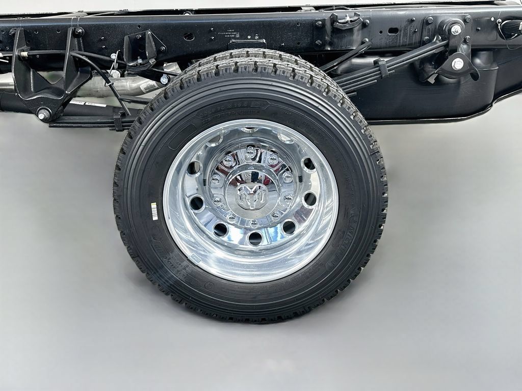 New 2026 RAM 4500 4x4 Crew Cab DRW w/ Laramie Trim Package image 16