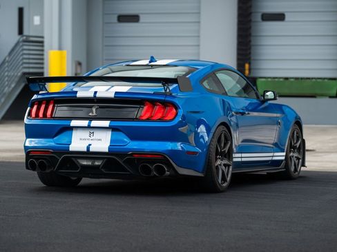 Used 2021 Ford Mustang Shelby GT500 w/ Carbon Fiber Track Pack image 10