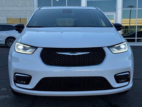 New 2026 Chrysler Pacifica Select image 2