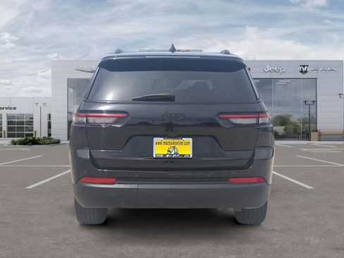 Used 2023 Jeep Grand Cherokee L Laredo image 4