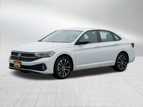 Used 2024 Volkswagen Jetta Sport image 3