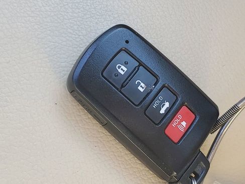 Used 2015 Toyota Avalon XLE image 38