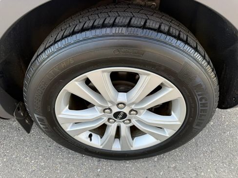 Used 2017 Lincoln MKX Premiere image 10