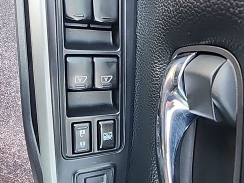 Used 2022 Nissan Titan SV image 29