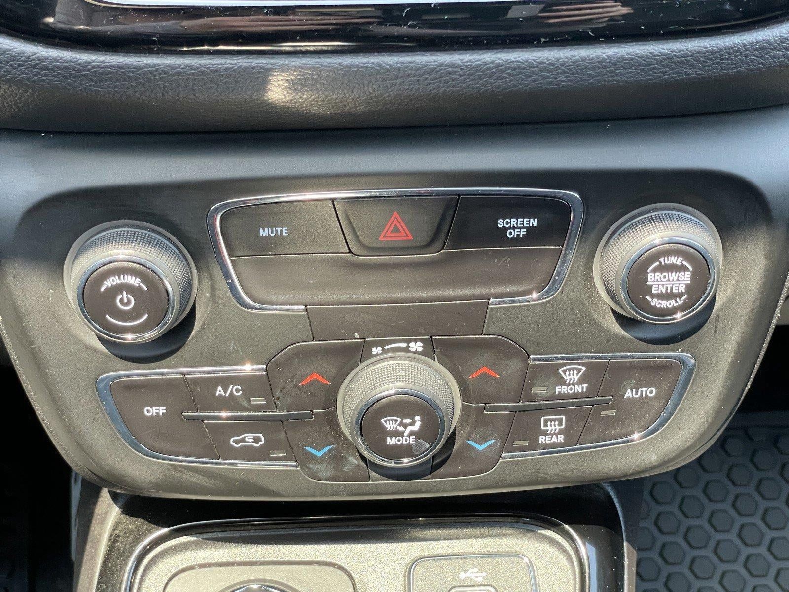 Used 2018 Jeep Compass Latitude w/ Popular Equipment Group AWD/4WD image 28