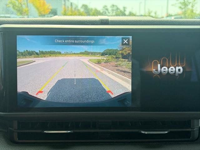 Certified 2024 Jeep Gladiator Sport AWD/4WD image 3