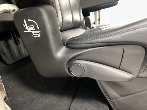 Used 2021 Chrysler Pacifica Touring-L FWD image 28