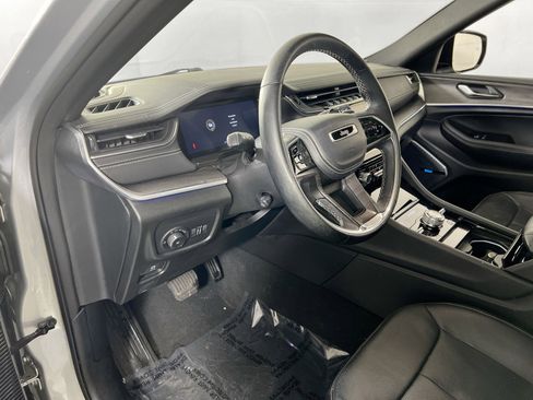 Used 2022 Jeep Grand Cherokee Overland AWD/4WD image 9