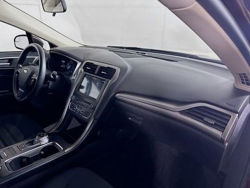 Used 2018 Ford Fusion SE w/ Fusion SE Technology Package image 28